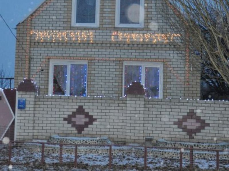 Лучшее новогоднее украшение фасадов жилых домов